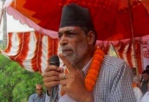 धादिङ कांग्रेसको नेतृत्व अधिकारीको काँधमा