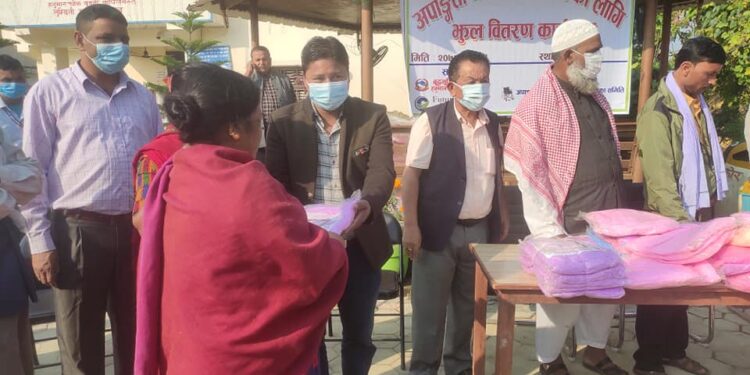 बुद्धभुमिमा अपाङ्गता भएका व्यक्तिहरुलाई झुल