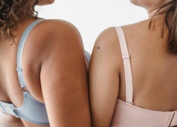 ब्रा लगाउने जान्नुहोस् सही तरिका, सबैले गर्ने यस्तो गल्ती