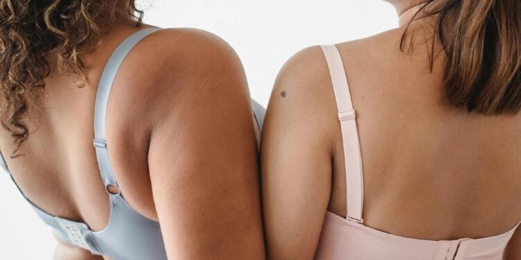 ब्रा लगाउने जान्नुहोस् सही तरिका, सबैले गर्ने यस्तो गल्ती