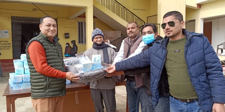 आखा अस्पताललाई कम्मल र मास्क