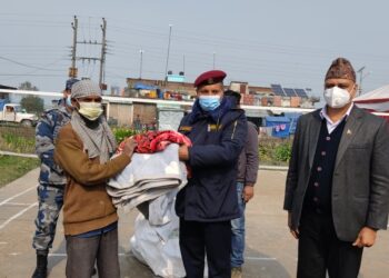 अति विपन्न परिवारलाई ब्लाङ्केट वितरण