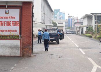 मलेसिया र खाडीलगायत १८ देश जान भिजिट भिसा बन्द : ‘सेटिङ’ गर्ने अध्यागमन कर्मचारी, सास्ती पाउने सर्वसाधारण