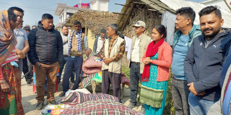 तरुण दल र नेविसंघले विपन्नलाई बाड्यो राहत