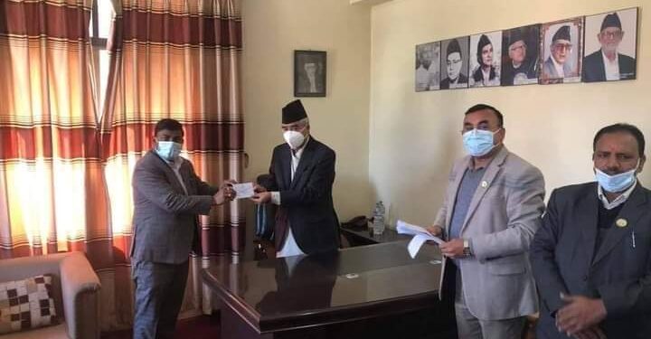 लोसपा र एमालेलाई ठुलो झटका , उपाध्यक्ष ,सचिव र एमाले नगस सदस्य एकैसाथ नेपाली काङ्ग्रेसमा प्रवेश
