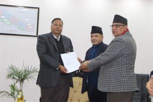 कार्यदलले बुझायो शिक्षामन्त्रीलाई ५१ बुँदे प्रतिवेदन