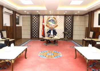 देउवा, प्रचण्ड र नेपालबीच बालुवाटारमा छलफल हुँदै