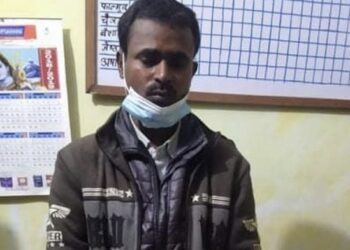 तीन लाख नक्कली रुपैयाँसहित बाराबाट एक युवक पक्राउ