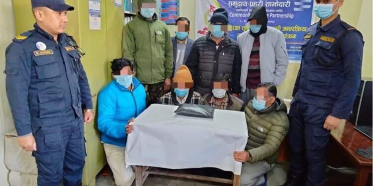 झण्डै एक अर्बमा कारोवार भइरहेको युरेनियम पदार्थसहित ८ जना पक्राउ