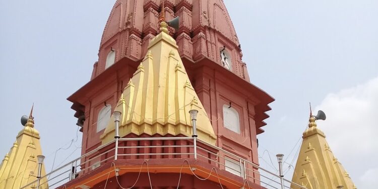 आस्थाको प्रतिक मानिने तौलेश्वरनाथ शिवालय मन्दिरमा विहानै देखि भक्तजनहरुको घुइँचो