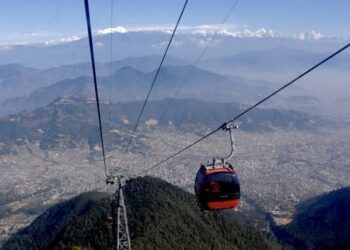 डेढ घण्टा केबलकारमै अड्किए ३७ जना यात्रु