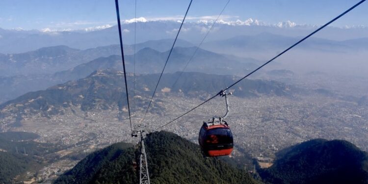 डेढ घण्टा केबलकारमै अड्किए ३७ जना यात्रु