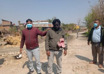 विप्लपका पूर्व नगर सेक्रेटरीलाई आफ्नै नेताले लगाए कालोमोसो र चप्पलको माला