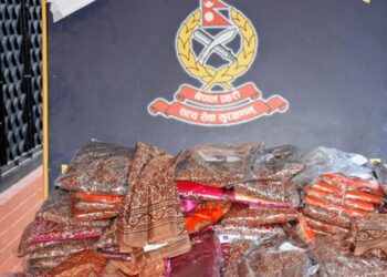 चन्द्रागिरि नगरपालिकाले बाँड्न लागेको साडी बरामद