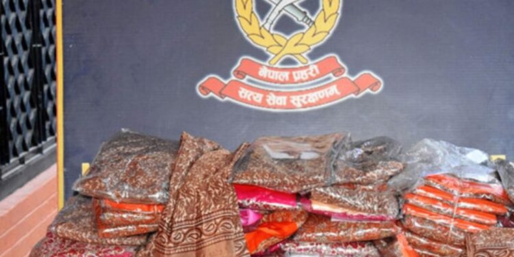 चन्द्रागिरि नगरपालिकाले बाँड्न लागेको साडी बरामद