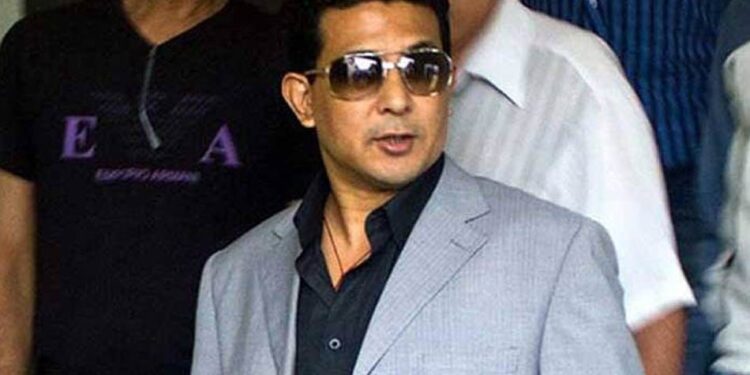 मन्त्री मनाङ्गेले कर्मचारी कुटे