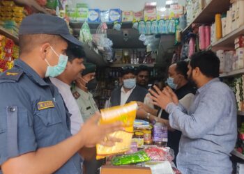 प्रशासनद्धारा म्याद गुज्रिएको खाद्य सामाग्री बरामद गरि नष्ट