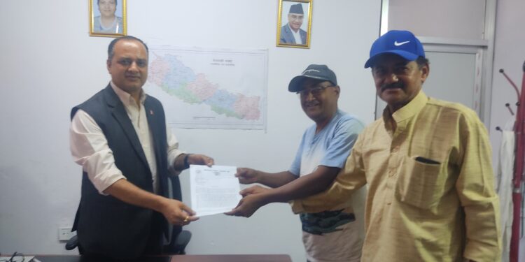 निर्माण व्यवसायीको प्रजिअ मार्फत् प्रधानमन्त्रीलाई ज्ञापन