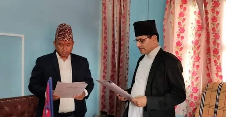 विजयनगर गाउँपालिकामा दोस्रो कार्यकालका लागि अध्यक्ष थापाद्वारा पद तथा गोपनीयताको शपथ ग्रहण