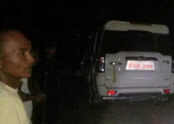 सरकारी गाडीमा दलको झन्डा प्रयोग : एमाले भन्छ- बदनाम गराउने षड्यन्त्र !