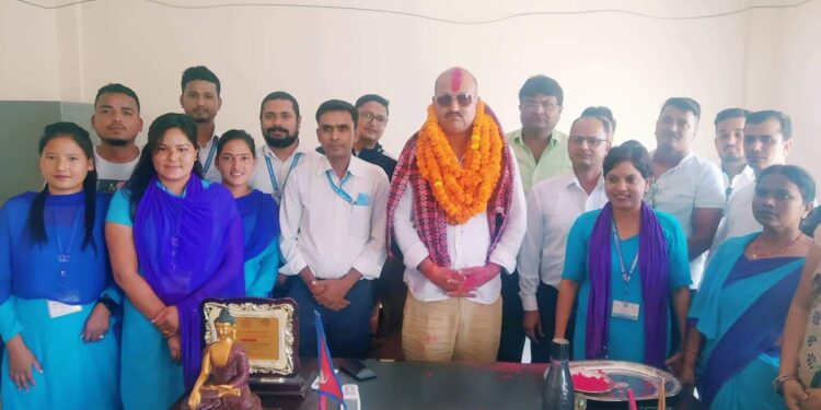 कृष्णनगरमा पुनः दोस्रो पटक नगर प्रमुखमा निर्वाचित भएका शाहले पदभार सम्हाले