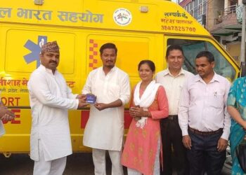 सांसद शाहद्धारा नगरपालिकालाई एम्बुलेन्स हस्तान्तरण