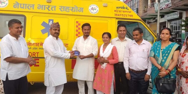 सांसद शाहद्धारा नगरपालिकालाई एम्बुलेन्स हस्तान्तरण