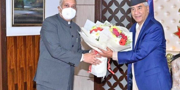 प्रधामन्त्री देउवासँग भारतीय राजदूत श्रीवास्तवको भेट