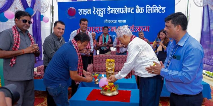 शाइन रेसुङ्गाको नयाँ शाखा तौलिहवामा, नगर प्रमुख पौडेलद्वारा उद्घाटन
