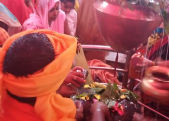 साउनमा बोल बमको धुम, जलार्पण यात्रामा भक्तजन घुइँचो