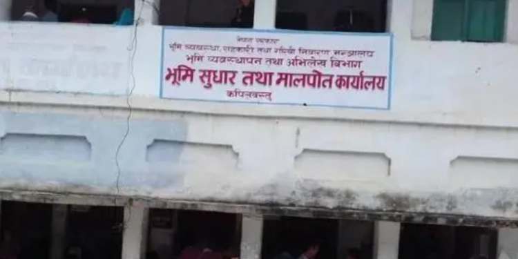 महिलाको नाममा भु–स्वामित्व बढ्दै, एक वर्षमा ५ हजार बढी जग्गाका मालिक