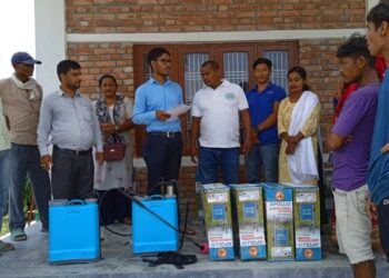 ८० जना किसानलाई स्प्रे टंकि वितरण