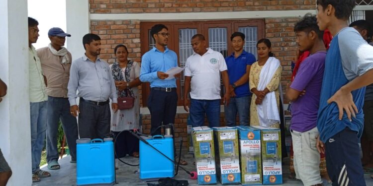 ८० जना किसानलाई स्प्रे टंकि वितरण