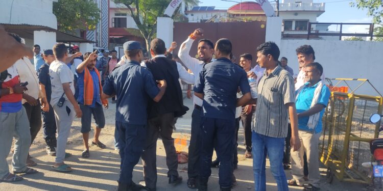 नागरिकता विधेयक फिर्ताको विरोधमा राष्ट्रपति भण्डारीको पुत्लादहन