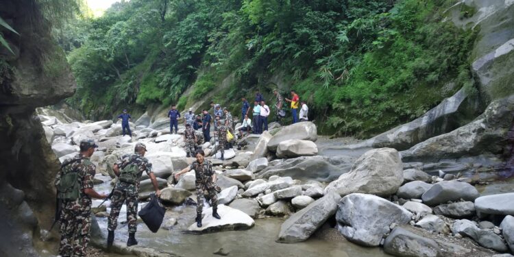 सुरही खोलामा शंकास्पद वस्तु फेला, नेपाली सेनाद्वारा डिस्पोज