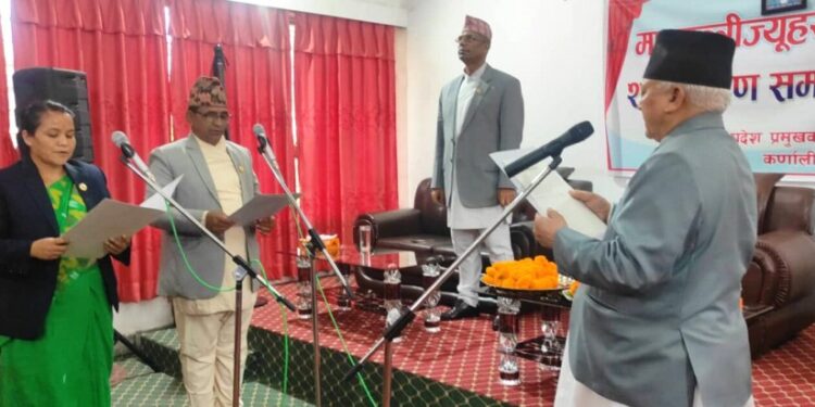 कर्णाली प्रदेशका नव नियुक्त दुई मन्त्रीले लिए शपथ