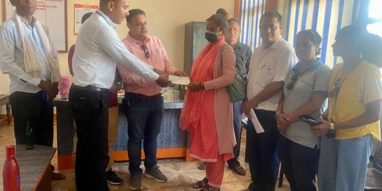 दुवईमा मृत्यु भएका पिडित परिवारलाई सिटिजन लाईफ ईन्सुरेन्सबाट १३ लाख भुक्तानी