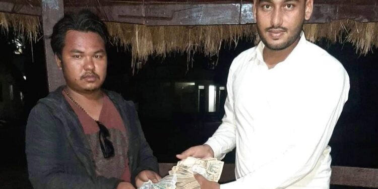 देवानले भेटाएको उनसाठ्ठि हजार फिर्ता गरे