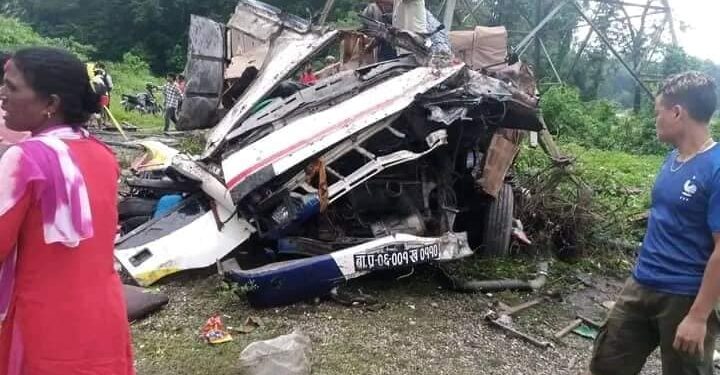 बाराको अमलेखगञ्जमा बस दुर्घटना, १५ जनाको अवस्था चिन्ताजनक