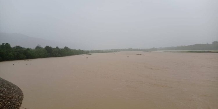 राप्तीको बाढीले तीन सय बढी घर डुबायो