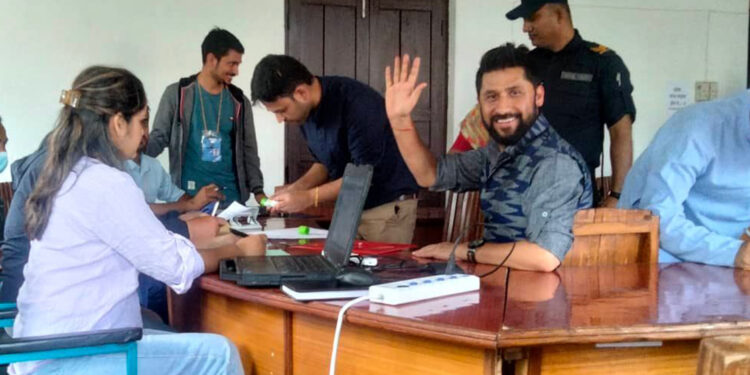 रबि लामिछानेले चितवन–२ बाट गराए उम्मेदवारी दर्ता