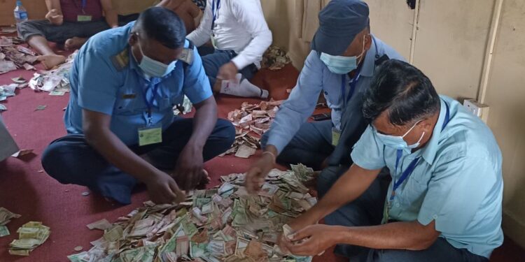 तीन महिनामा २७ लाख १८ हजार रुपियाँ भेटी संकलन