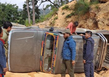उम्मेदवार सवार गाडी सुर्खेतको चौकुनेमा दुर्घटना