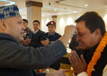 संघीय सांसद चौधरीद्धारा बिकासका लागि राष्ट्र सेवक कर्मचारीहरु बहस