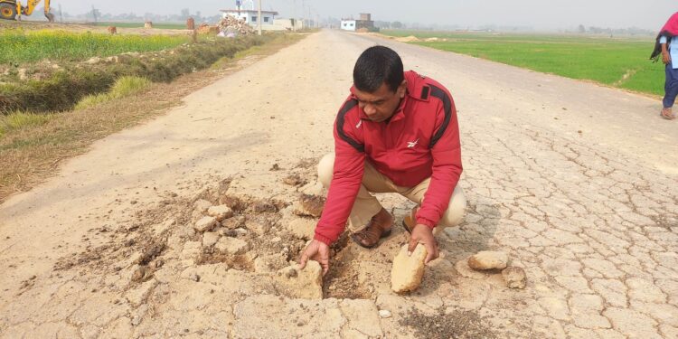 निर्माण सम्पन्न नहुँदै भत्कियो कालोपत्रे सडक