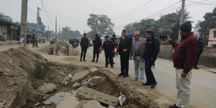 तौलिहवाको भवनी भिक्षुदेखि गौढीसम्म निर्माण गरिएको मेडियनको काम गुणस्तरहीन