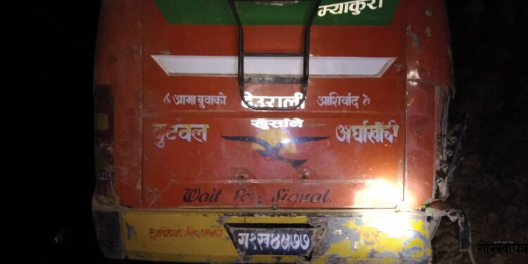 पाल्पाको खुर्सानेमा बस दुर्घटना, छ जनाको मृत्यु