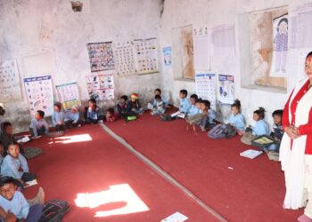 १ सय ३० जना बालबालिका पढ्ने विद्यालय दुई शिक्षिकाको भरमा, पढ्न पालो कुर्छन् विद्यार्थी