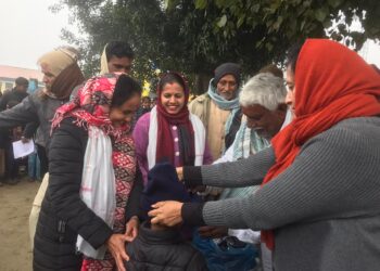 विद्यालयमा न्यानो कपडा वितरण