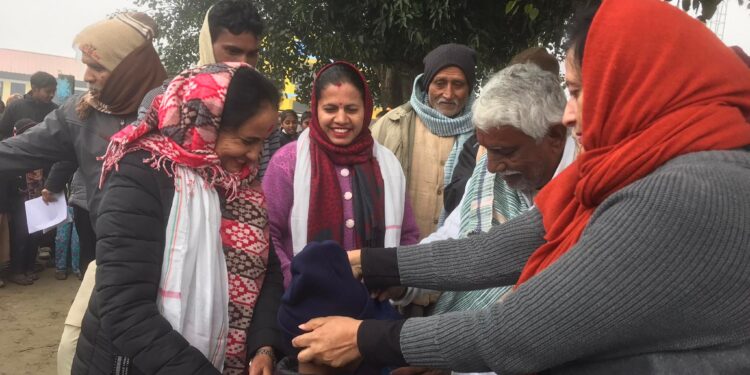 विद्यालयमा न्यानो कपडा वितरण